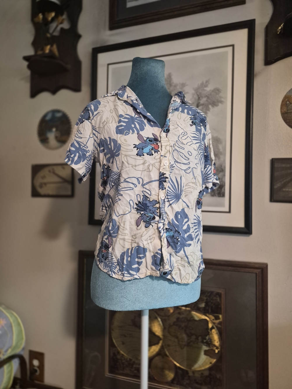 Disney Store Kids Large Stitch Hawaiian Button Up Aloha Shirt